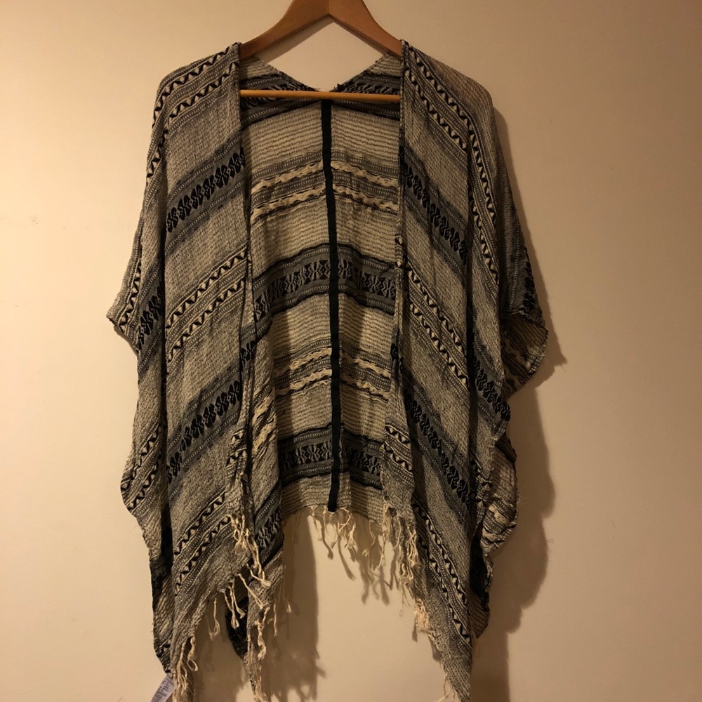 Aztec detailed shawl